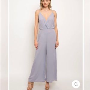 🔥NWOT🔥OPEN BACK V-NECK JUMPSUIT